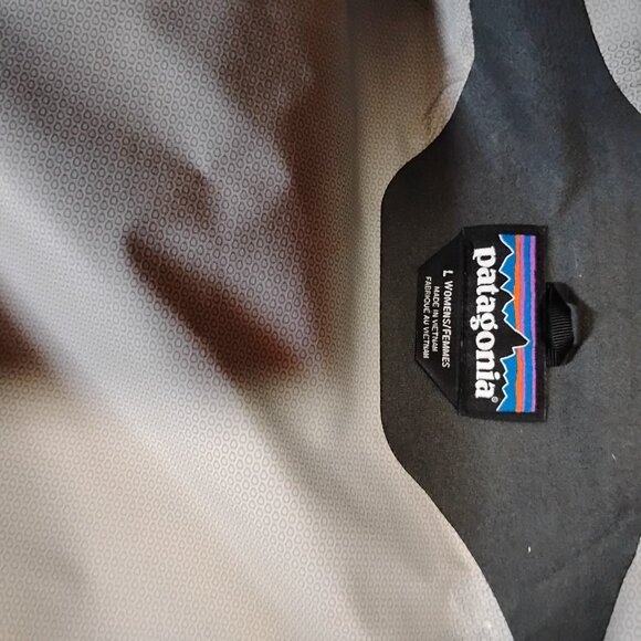 Patagonia Rain jacket, Women's Large - Picture 4 of 4